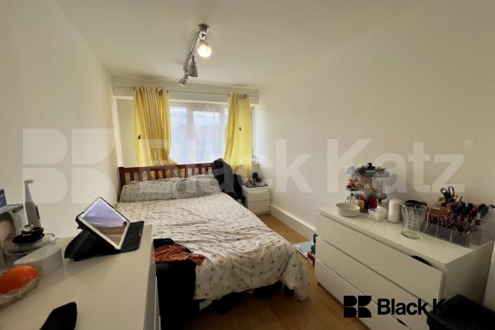 Generous duplex apartment with balcony  Coopers Road, Bermondsey